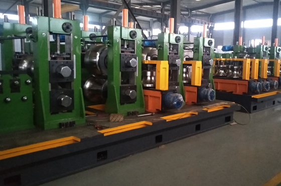 PLC التي تسيطر عليها الأنابيب الملحومة مطحنة سمك الجدار 1-30mm نظام تبريد المياه