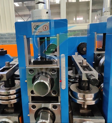 آلة تصنيع الأنابيب الفولاذية الكربونية 200KW HF لحام الحالة الصلبة